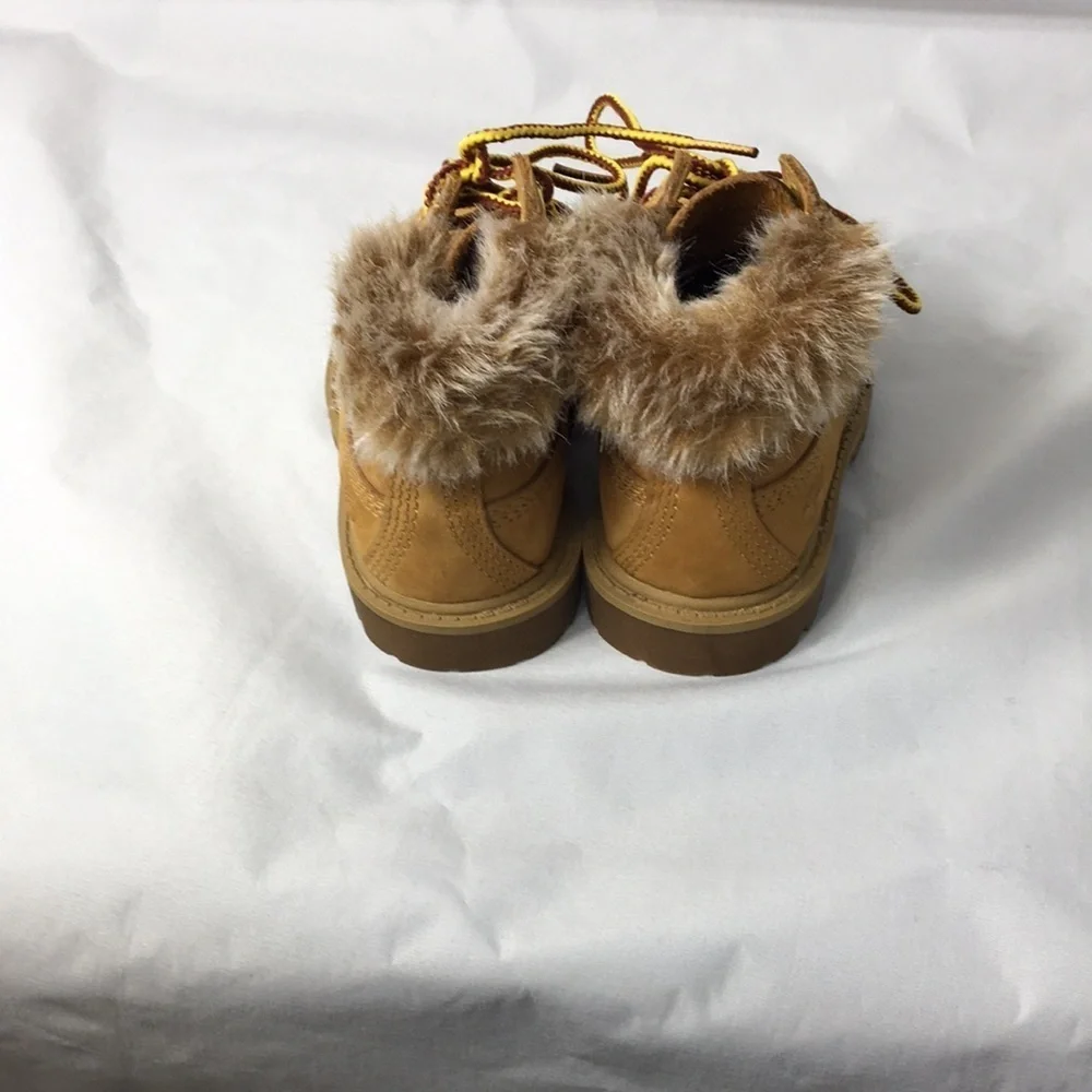 Timberland Boys Waterproof Hiking boot Size 6 Like-NEW Condition